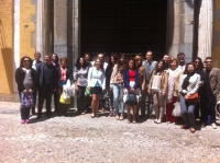 Asistentes al congreso, en la puerta de la Facultad de Filosofía