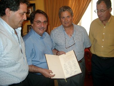 El texto original de los Estatutos se conservar, en una edicin especial, como smbolo de consenso y trabajo conjunto.