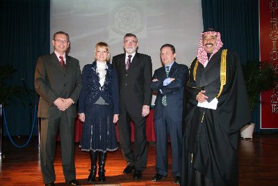 En el centro el rector, con los galardonados con motivo de la celebración de la festividad de Santo Tomás de Aquino
