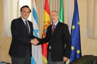 El rector Jos Carlos Gmez Villamandos saluda al embajador de Israel en Espaa, Daniel Kutner
