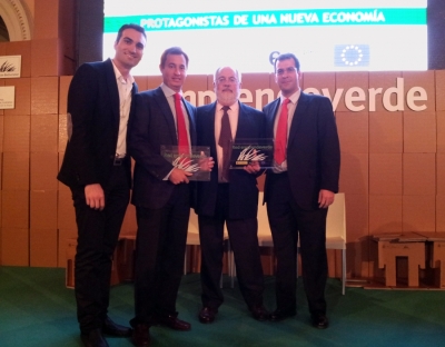 De izquierda a derecha Antonio Gmiz (Vermytec), Alejandro Posadillo (Seneca), el ministro Miguel Arias Caete y Pedro Romero (Vermytec). 