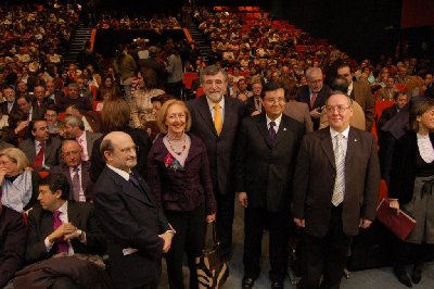 De izqd. a dcha., José Luis Díaz, Fuensanta Coves, José Manuel Roldán, Iván Araya y Serafín Pedraza antes de iniciar el acto