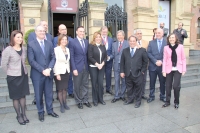 Foto de familia de autoridades asistentes a la inauguración del congreso