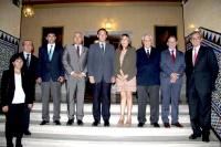 Foto de familia de autoridades y galardonados