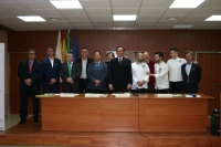 El rector de la UCO, acompañado de diferentes autoridades académicas, durante la clausura de las jornadas.