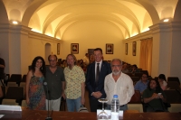 Investigadores y autoridades antes de la inauguracin