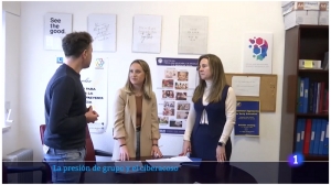 Los investigadores de la UCO Daniel Falla Fernández, Blanca Álvarez Turrado y Eva Romera Félix en un reportaje de TVE