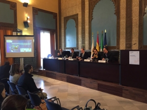 El vicerrector de Infraestructuras y Sostenibilidad, Antonio Cubero, (centro), durante la presentación del proyecto IMPROVEMENT.