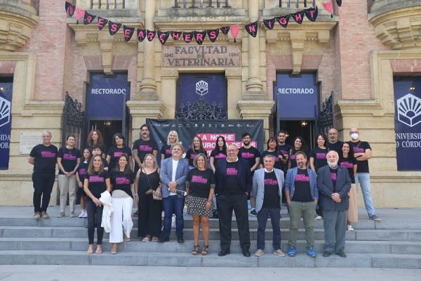 Foto de Familia en la puerta del Rectorado de la UCO