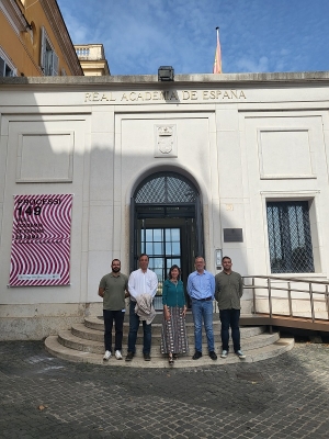 Investigadores del grupo de investigación HUM 882 junto a la directora de la Academia