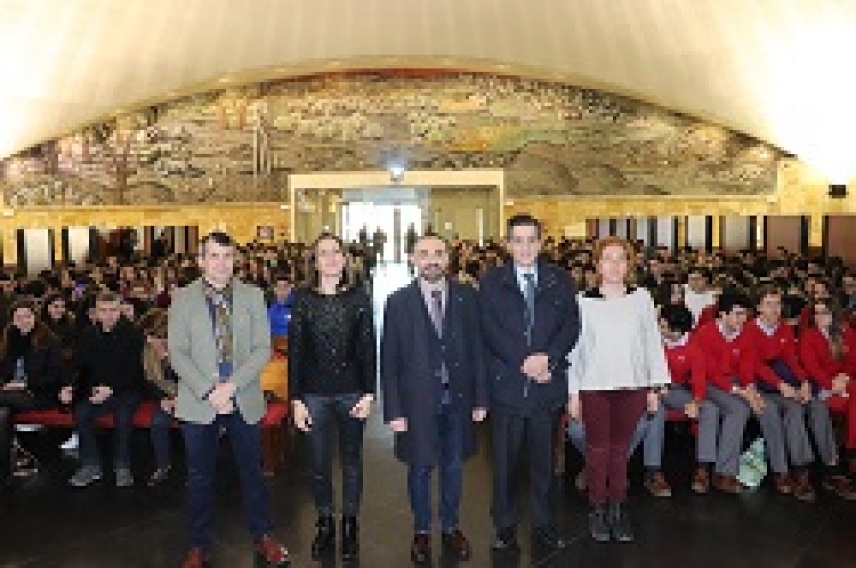 La Facultad de Ciencias acerca la Química, Física y Ciencias de la Vida a 2.400 estudiantes